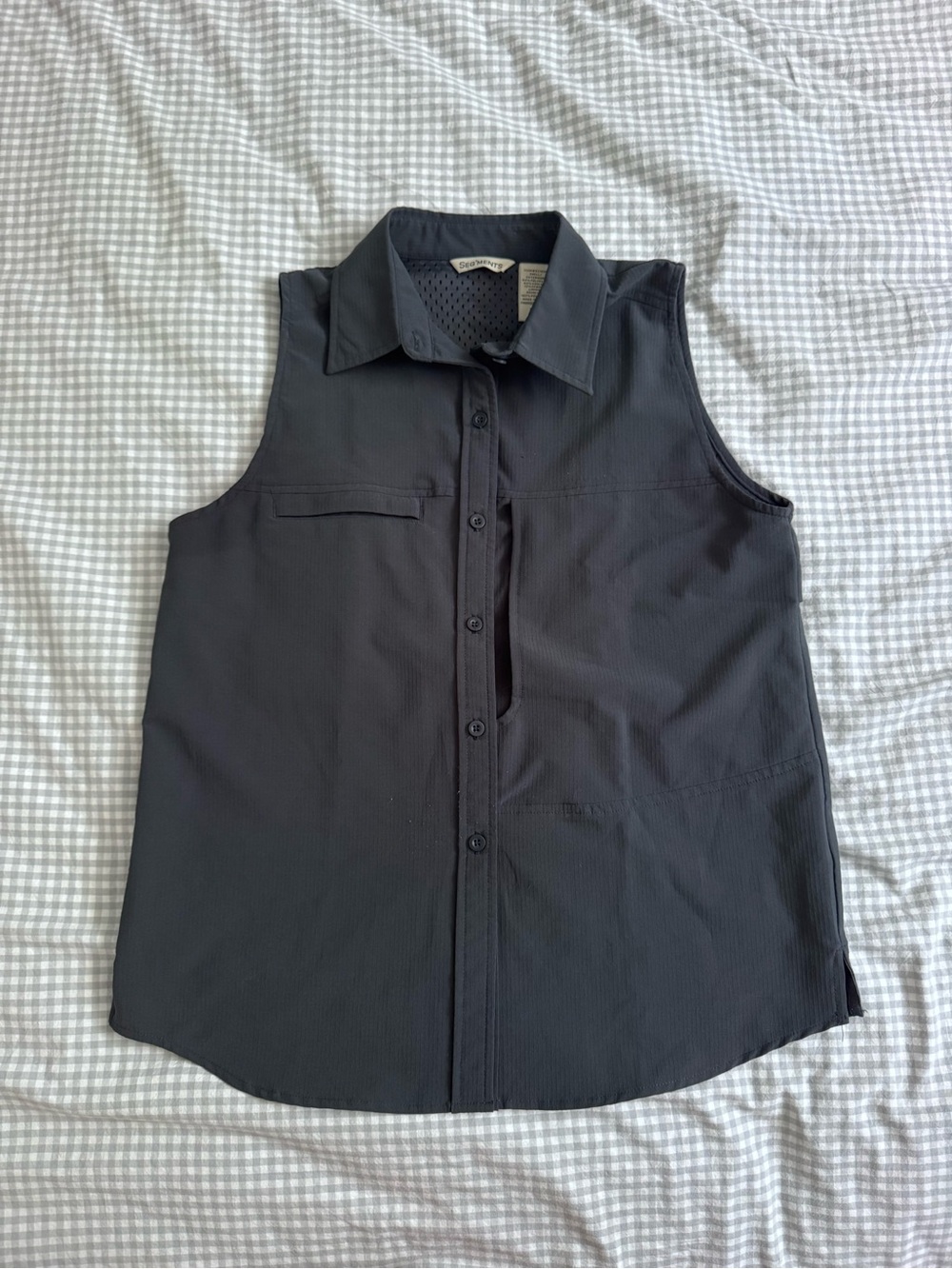 SEG’MENTS Sleeveless Button-Front Performance Shirt - Charcoal grey